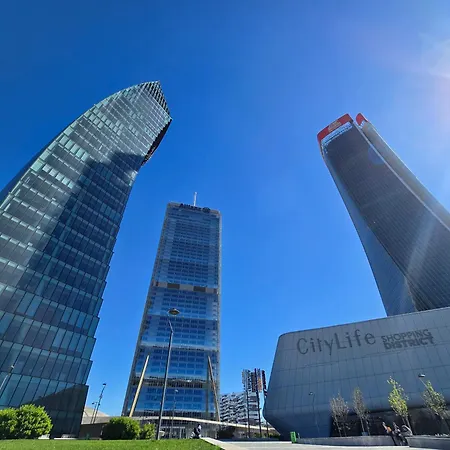 City Life - Modern Nearby M5 Domodossola شقة